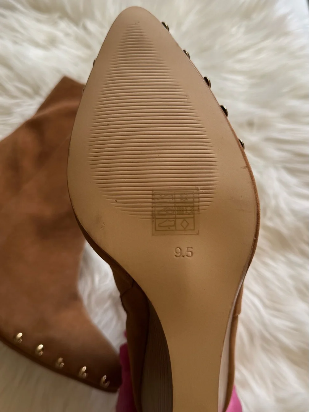 Signature Collection sleek pointed